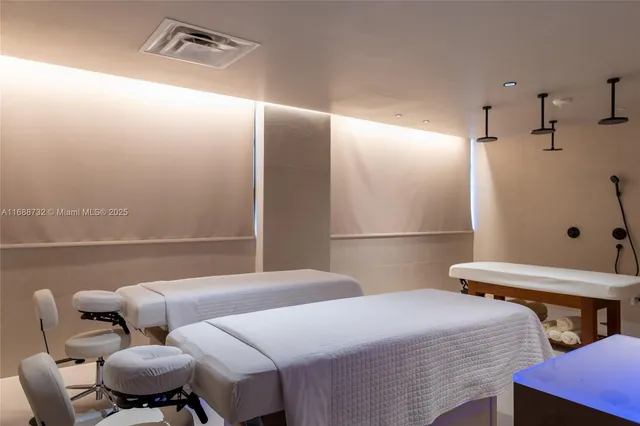 $6,800 | 159 Northeast 6th Street, Unit 3701, Miami, FL 33132