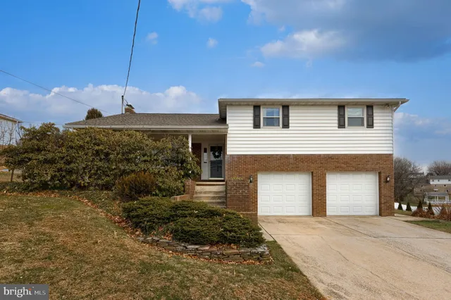 $350,000 | 3161 Starlight Drive, York, PA 17402
