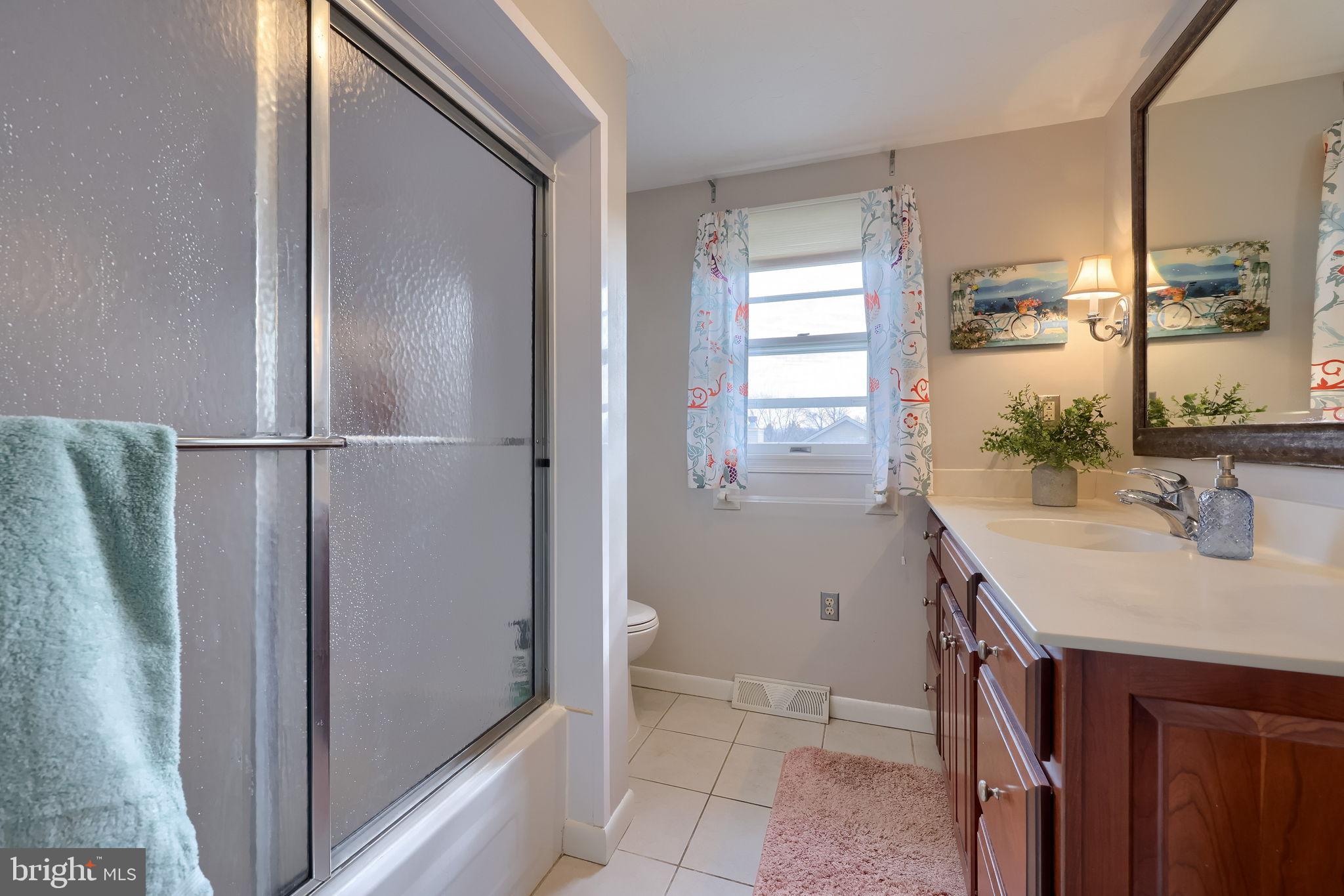 3161 Starlight Drive York, PA 17402 - Photo 29 of 51 Bright and airy full bathroom