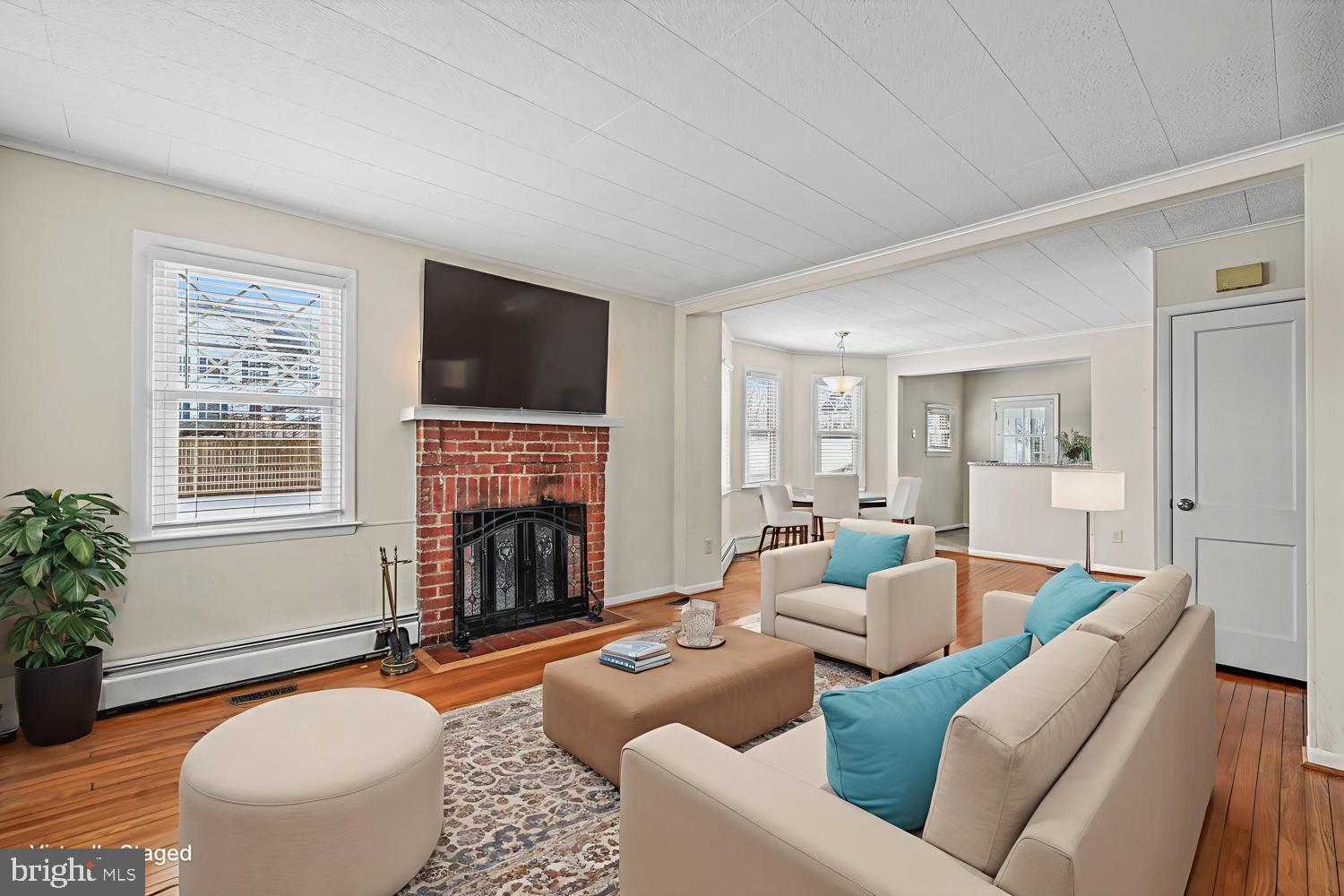 7362 Montgomery Road Elkridge, MD 21075 - Photo 11 of 39 Living Room