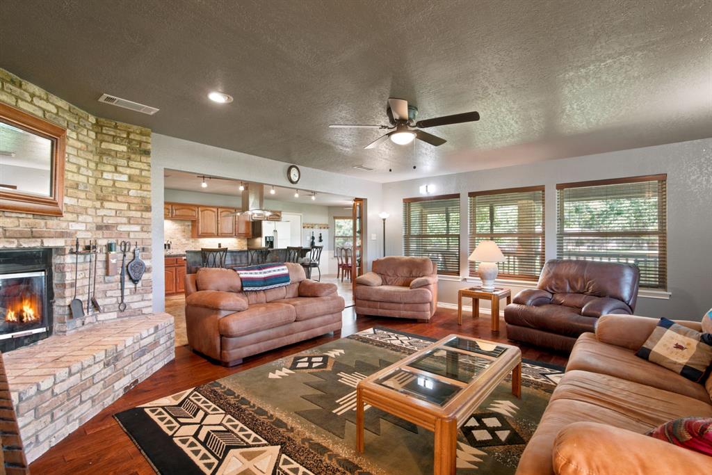 305 Bent Oak Road Weatherford, TX 76086 - Photo 11 of 35