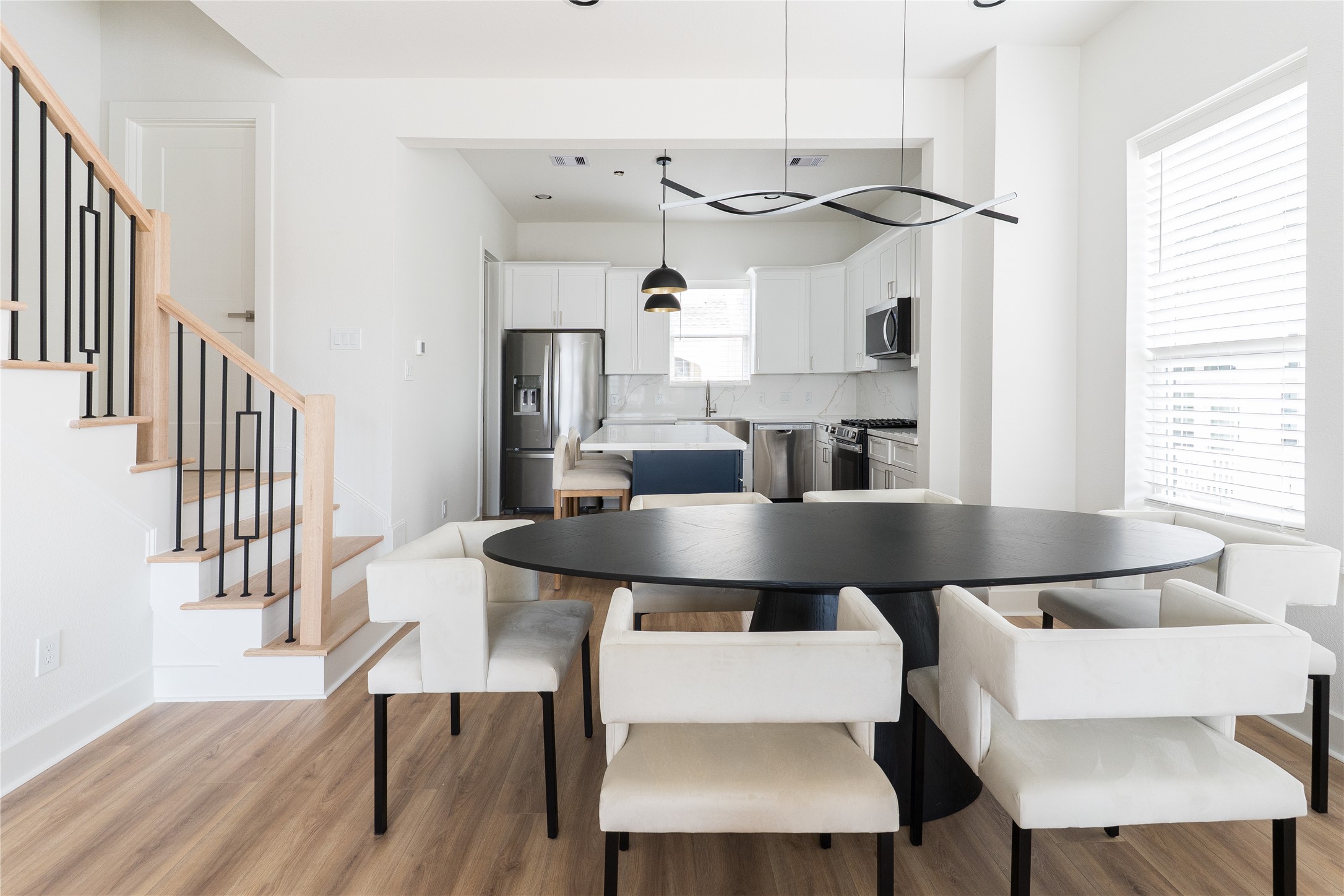 2426 Ella Boulevard Houston, TX 77008 - Photo 12 of 47