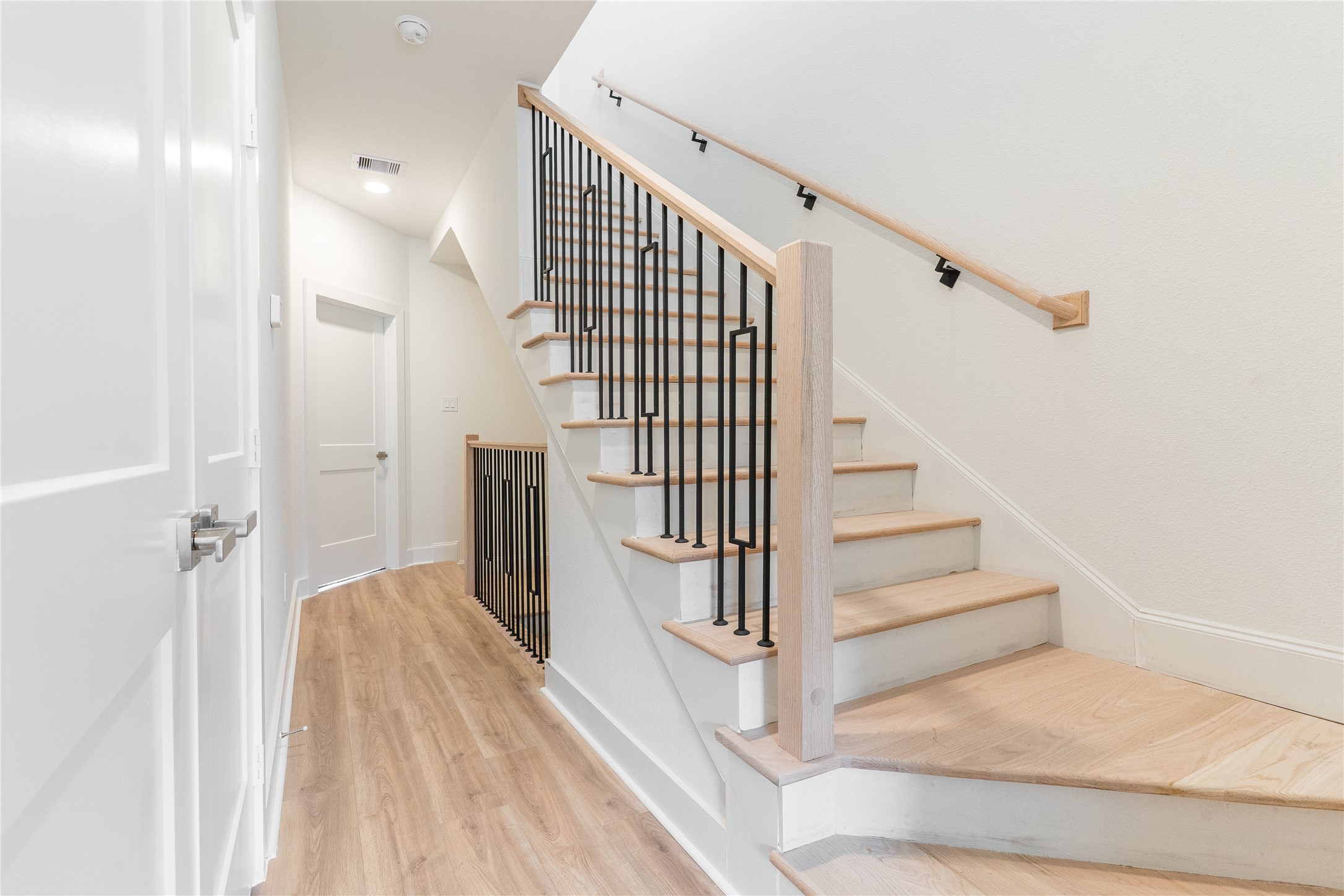 2426 Ella Boulevard Houston, TX 77008 - Photo 20 of 47