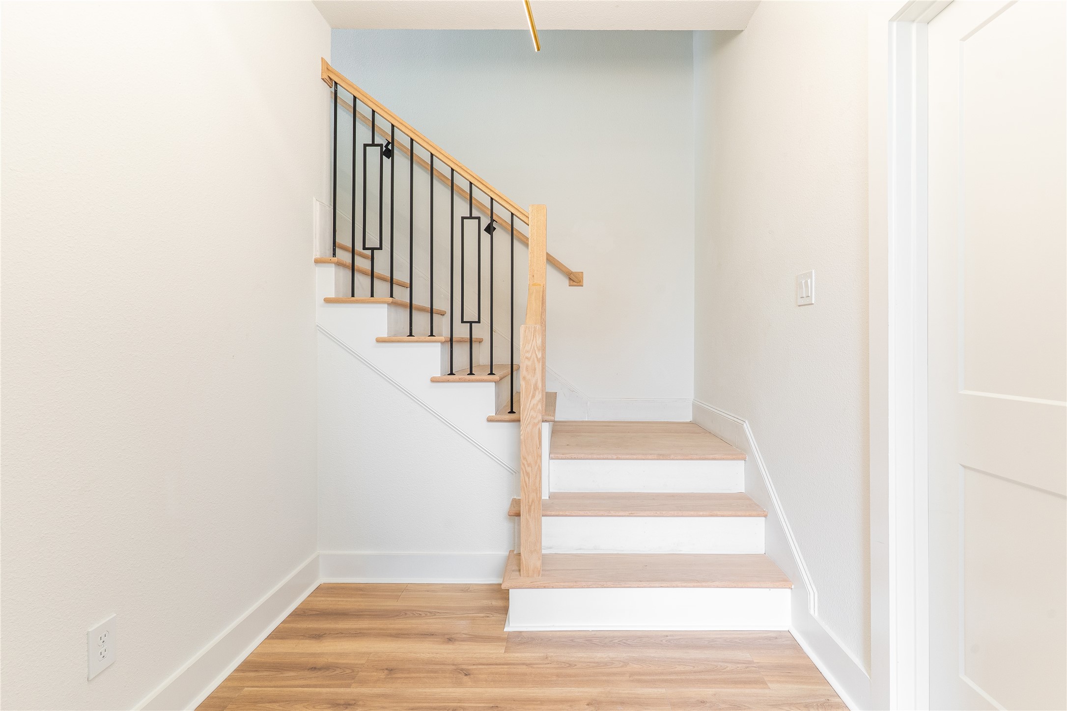 2426 Ella Boulevard Houston, TX 77008 - Photo 9 of 47