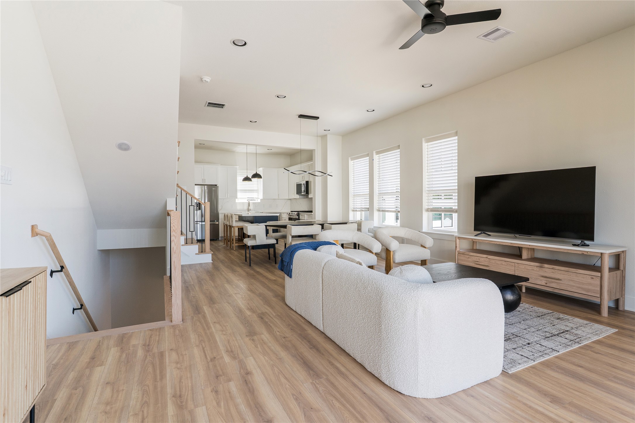 2426 Ella Boulevard Houston, TX 77008 - Photo 10 of 47