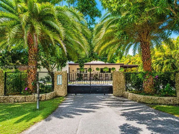 $3,475,000 | 7650 Southwest 128th Street, Pinecrest, FL 33156