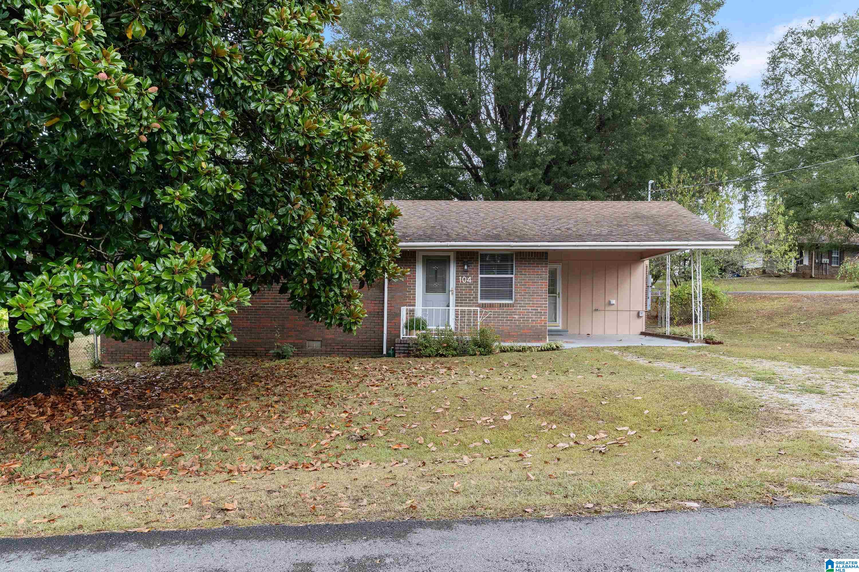 104 Harris Avenue Oneonta, AL 35121 - Photo 3 of 22