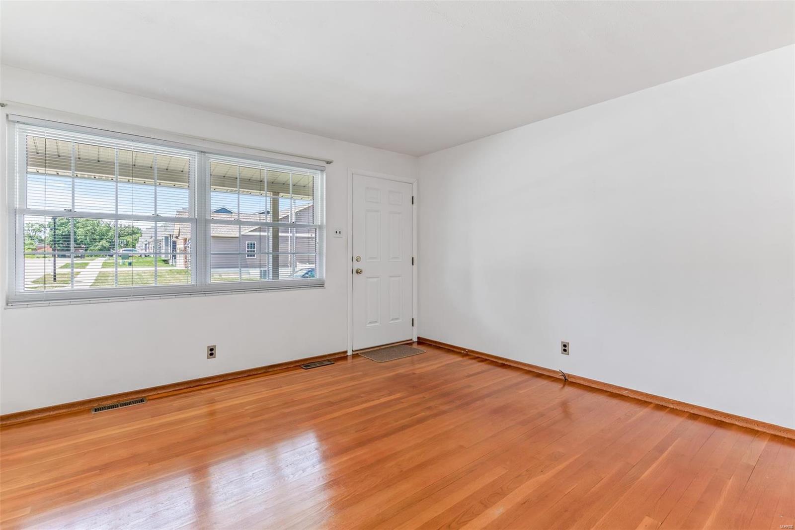 10852 Mueller Road St. Louis, MO 63123 - Photo 4 of 8 Gallery Image 4