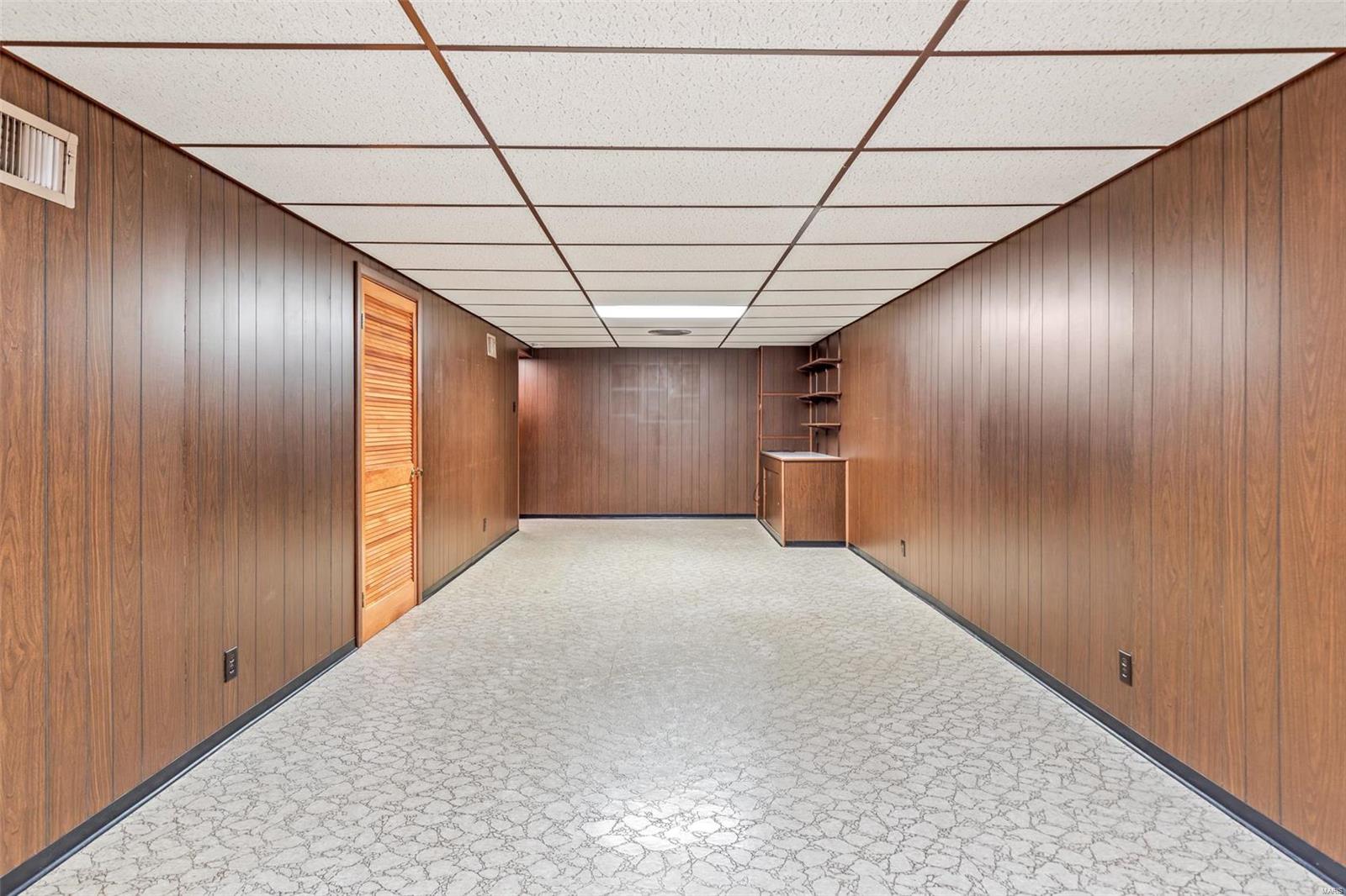 10852 Mueller Road St. Louis, MO 63123 - Photo 7 of 8 Gallery Image 7