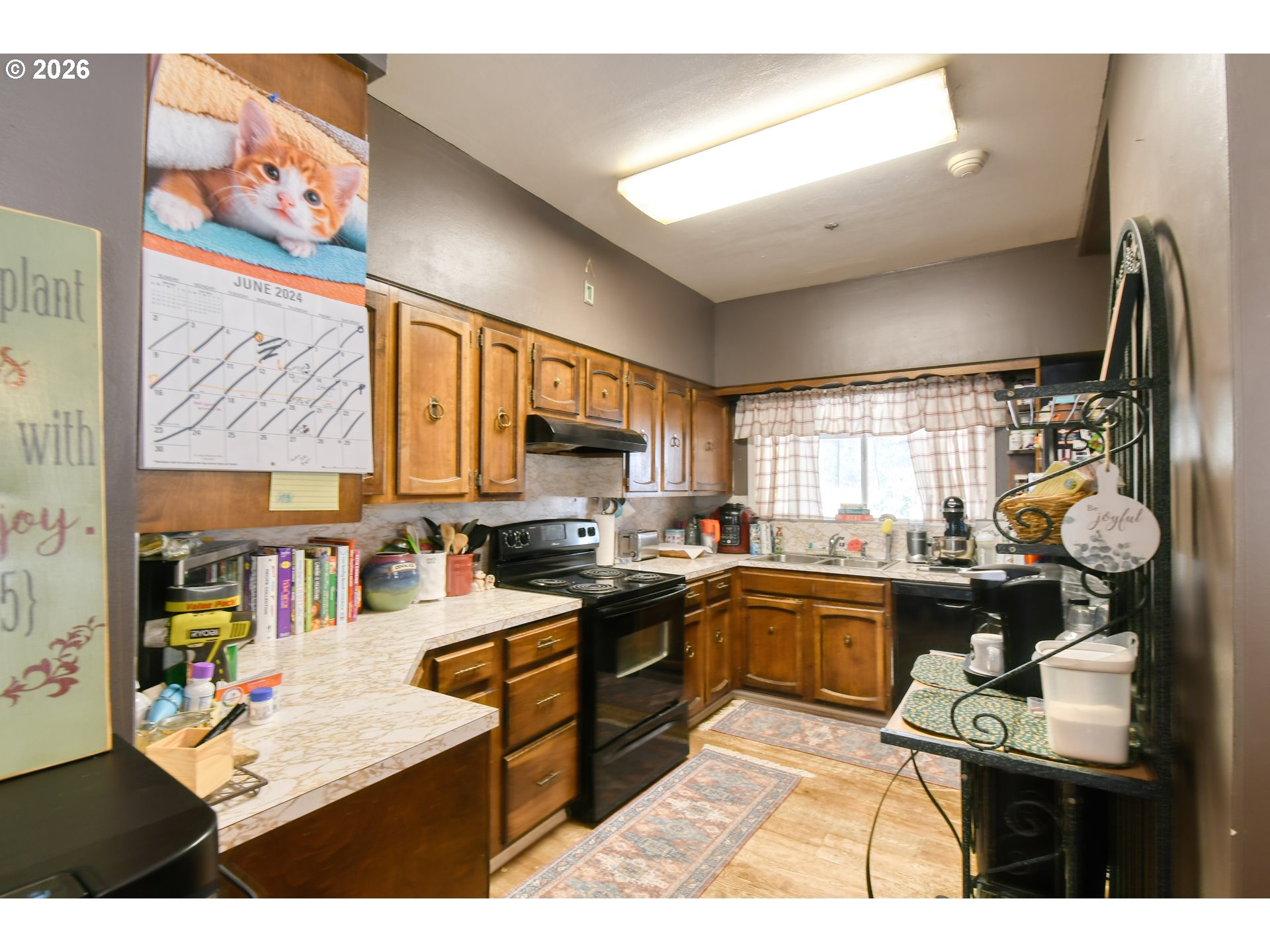 607 Southwest Court Avenue Pendleton, OR 97801 - Photo 12 of 48 a kitchen with lots of counter top space