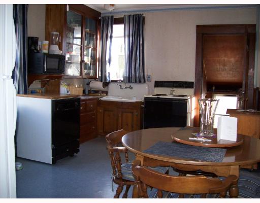 97 Malbone Road Newport, RI 02840 - Photo 4 of 8 Kitchen.