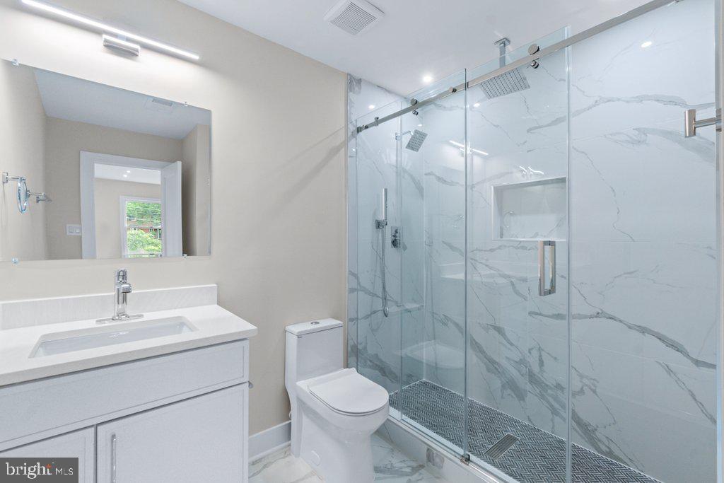 6002 Onondaga Road Bethesda, MD 20816 - Photo 9 of 70