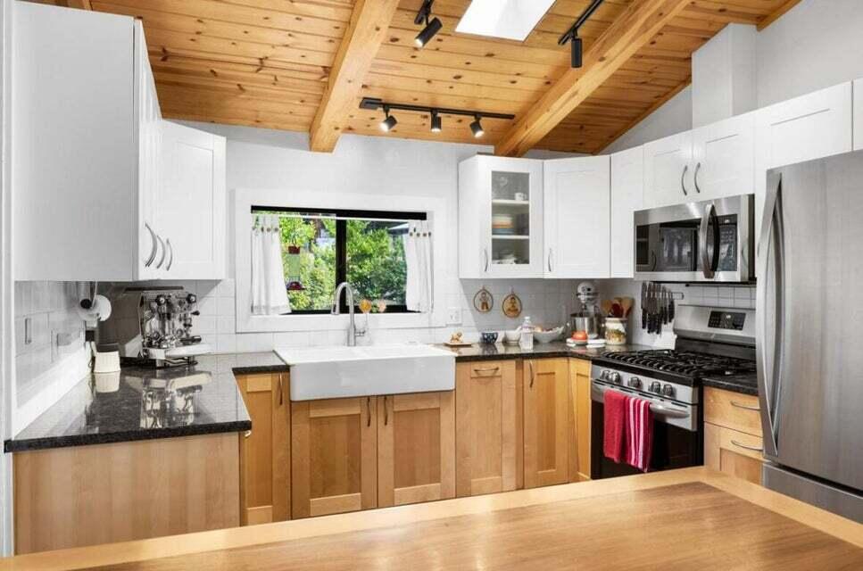 1399 Kubli Road Grants Pass, OR 97527 - Photo 5 of 39 20241029203628303800000000-o