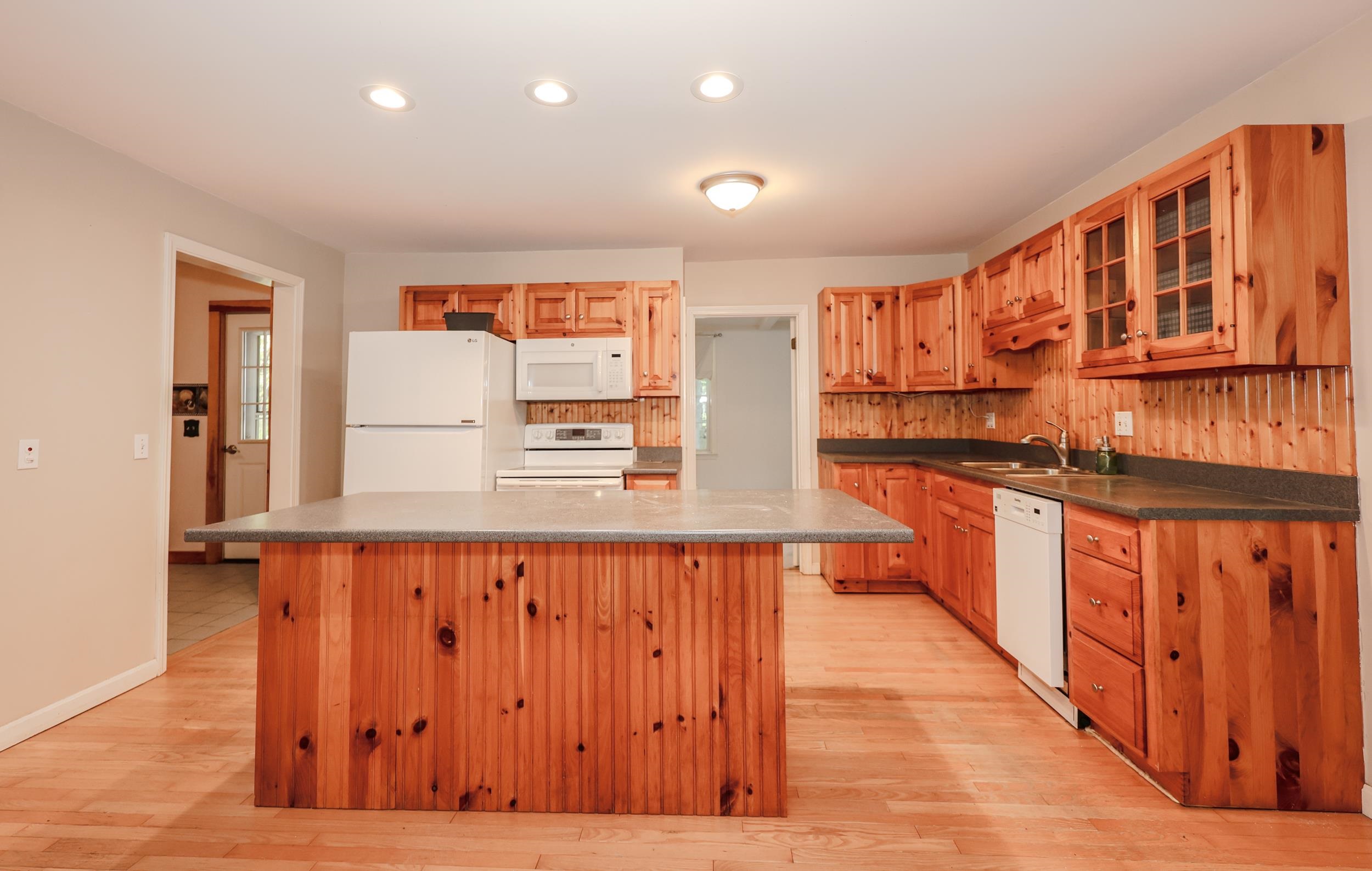 55 Holbrook Hill Road Bedford, NH 03110 - Photo 17 of 43