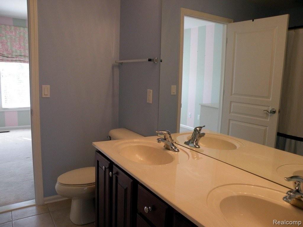 2046 Aberdeen Court Rochester, MI 48306 - Photo 21 of 31 Bathroom