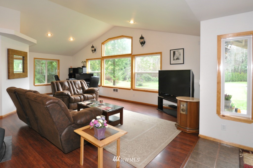5725 Southeast Alpine Road Olalla, WA 98359 - Photo 2 of 15 Gallery Image 2