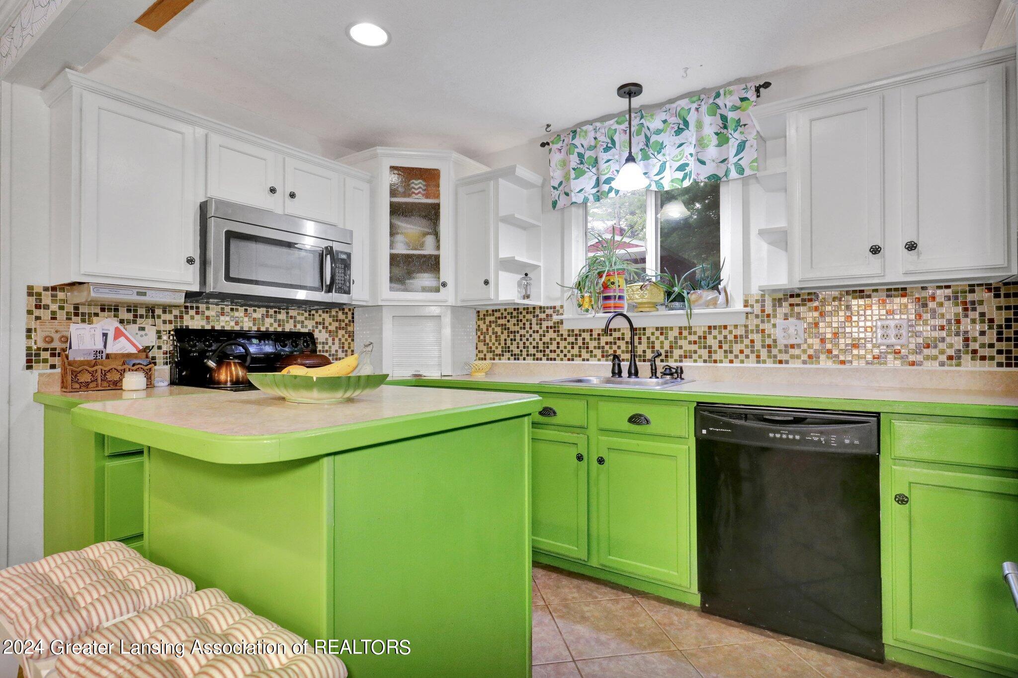 8473 Riverest Drive Portland, MI 48875 - Photo 6 of 59 Kitchen