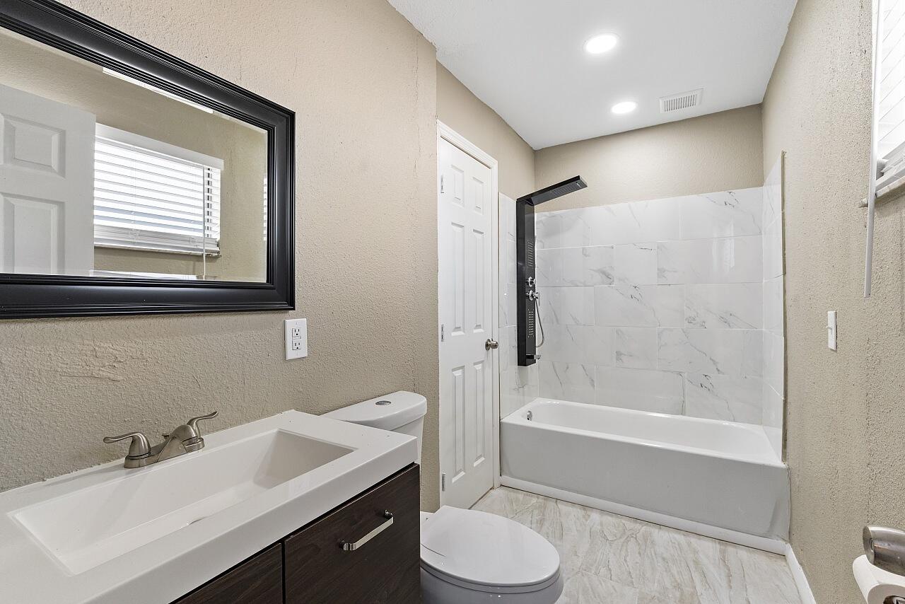 111 Alameda Avenue Sebastian, FL 32958 - Photo 18 of 33 a bathroom with a sink toilet and shower