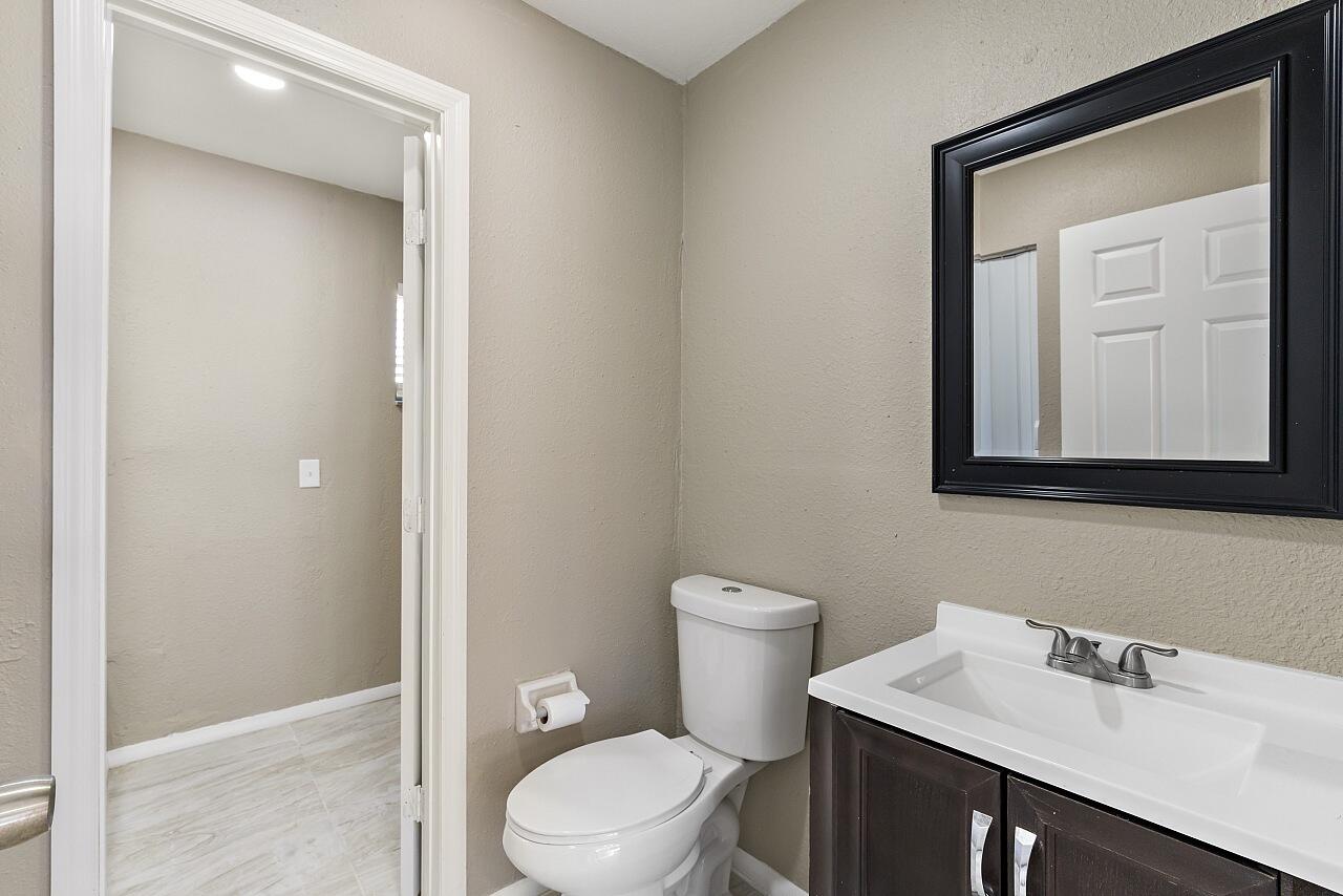 111 Alameda Avenue Sebastian, FL 32958 - Photo 20 of 33 a bathroom with a toilet sink vanity and mirror