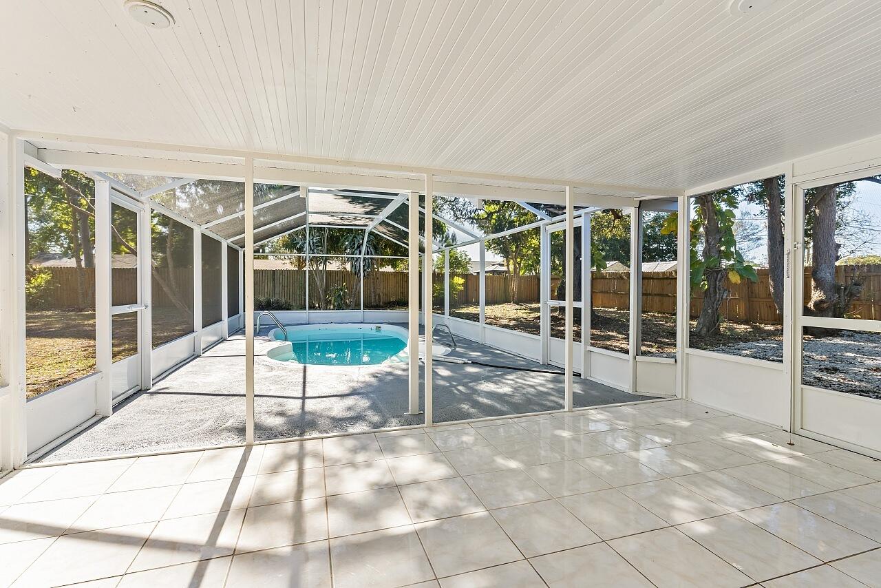 111 Alameda Avenue Sebastian, FL 32958 - Photo 24 of 33 a view of a patio with a garden