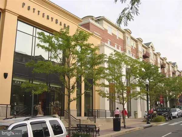 $1,775 | 1320 Fort Myer Drive, Unit 825, Arlington, VA 22209