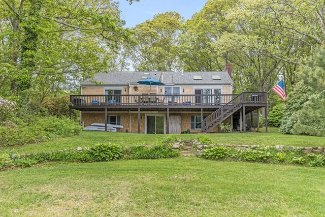 a view of a backyard with pathway