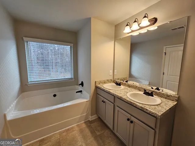 $1,800 | 6056 Oak Bend Court, Riverdale, GA 30296