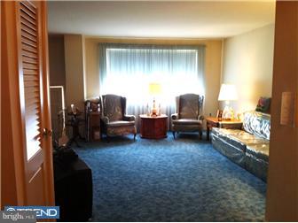 3995 Constance Road Philadelphia, PA 19114 - Photo 3 of 10 Living Room