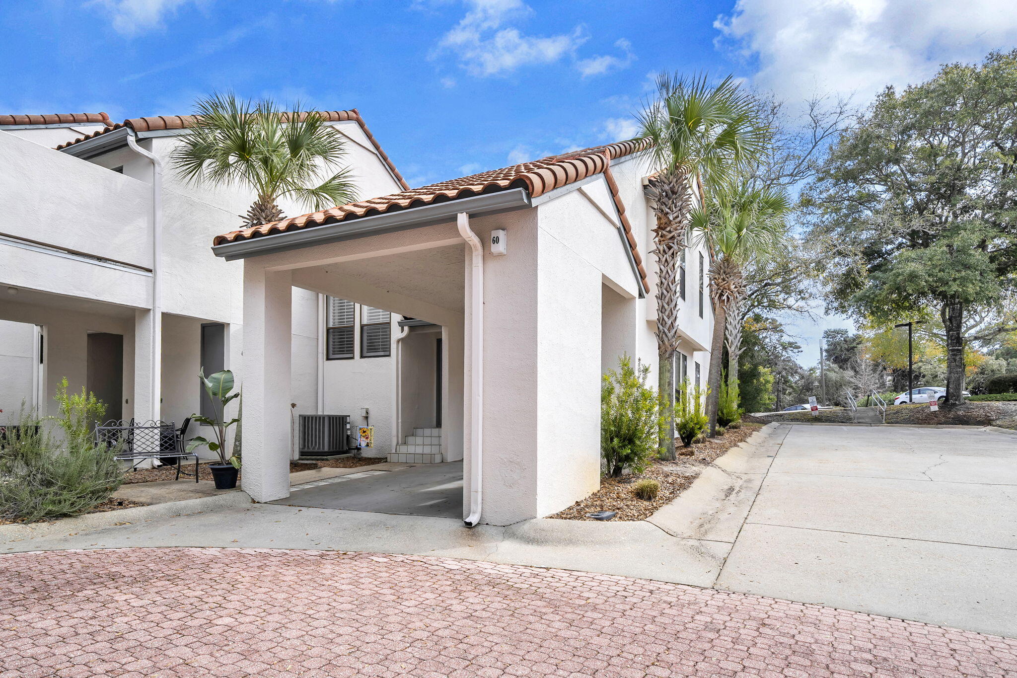60 Kensington Ln Unit 60D  