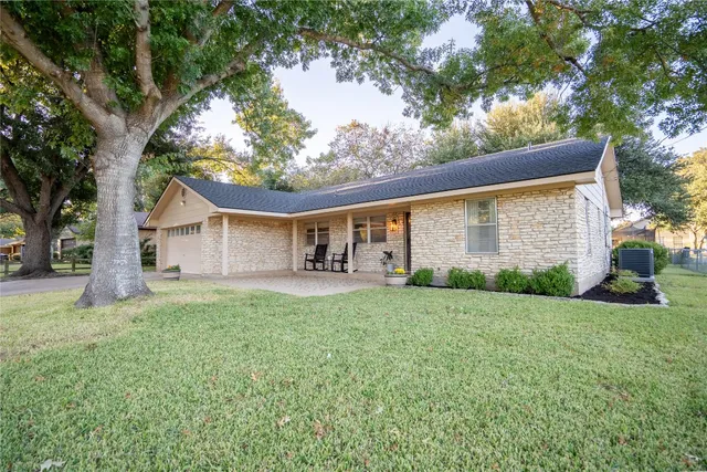 $314,900 | 2102 Kent Street, Taylor, TX 76574