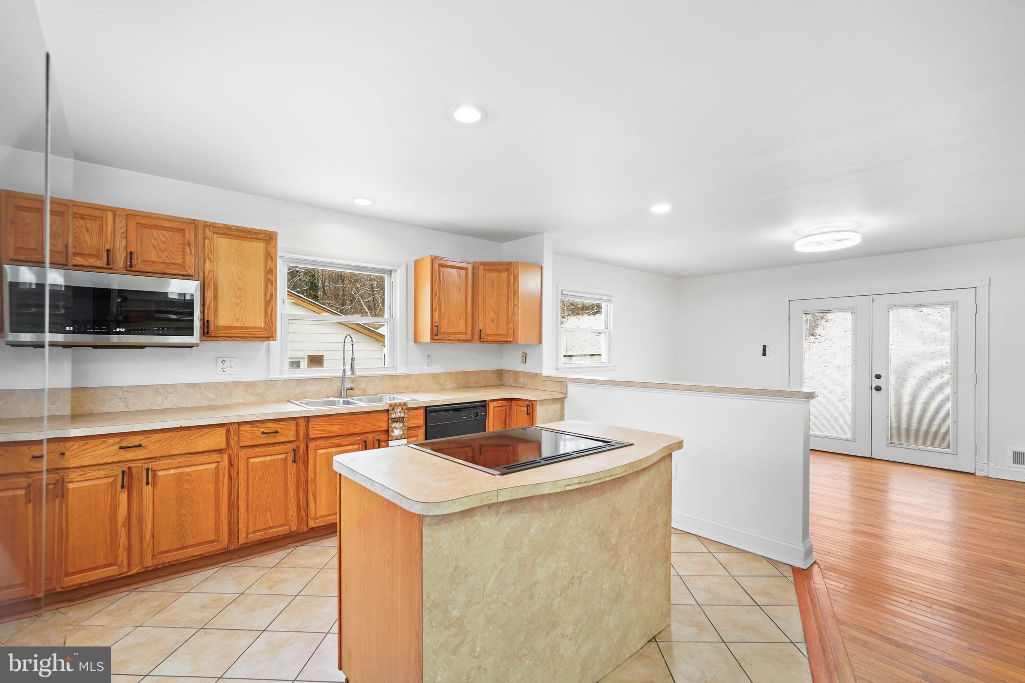 6903 Fawncrest Drive Capitol Heights, MD 20743 - Photo 19 of 36 a kitchen that has a sink and a stove in it