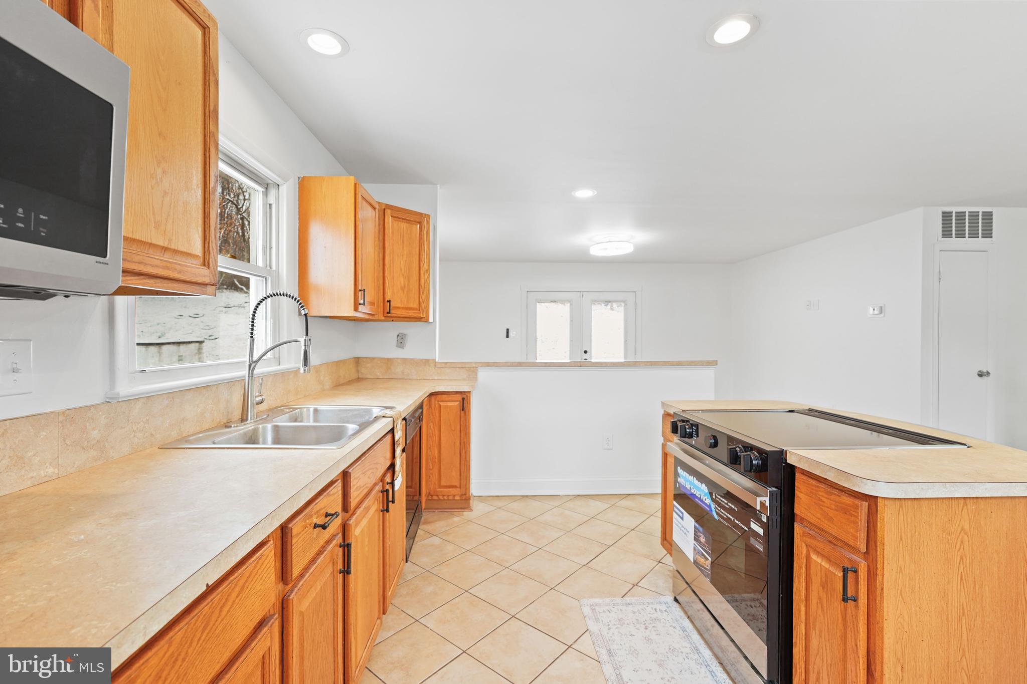 6903 Fawncrest Drive Capitol Heights, MD 20743 - Photo 20 of 36 a kitchen that has a sink and a stove in it