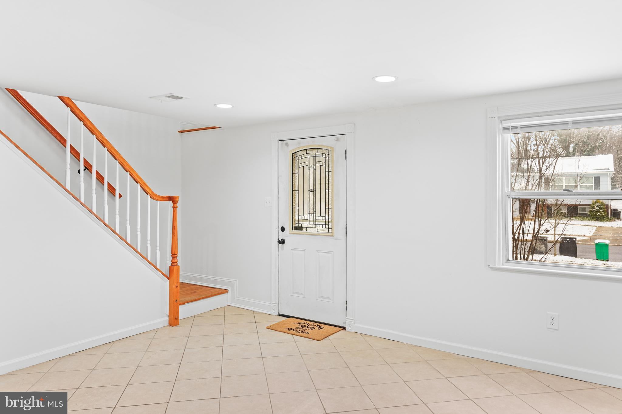 6903 Fawncrest Drive Capitol Heights, MD 20743 - Photo 6 of 36 a view of an entryway with wooden floor