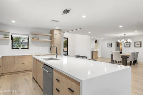 $2,000,000 | 4639 East Osborn Road, Phoenix, AZ 85018