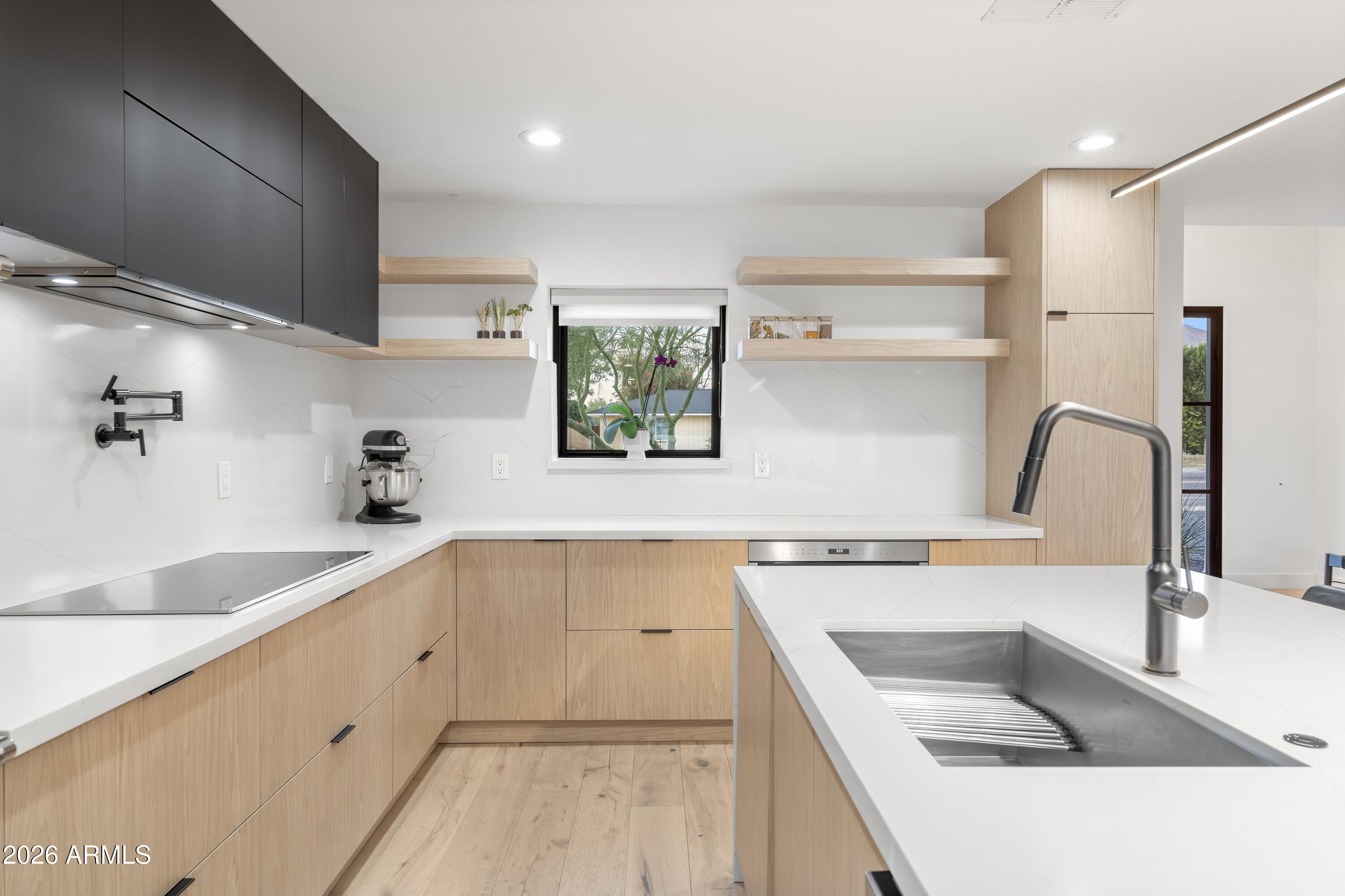 4639 East Osborn Road Phoenix, AZ 85018 - Photo 13 of 58 028_Kitchen