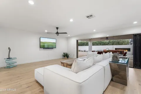 $2,000,000 | 4639 East Osborn Road, Phoenix, AZ 85018