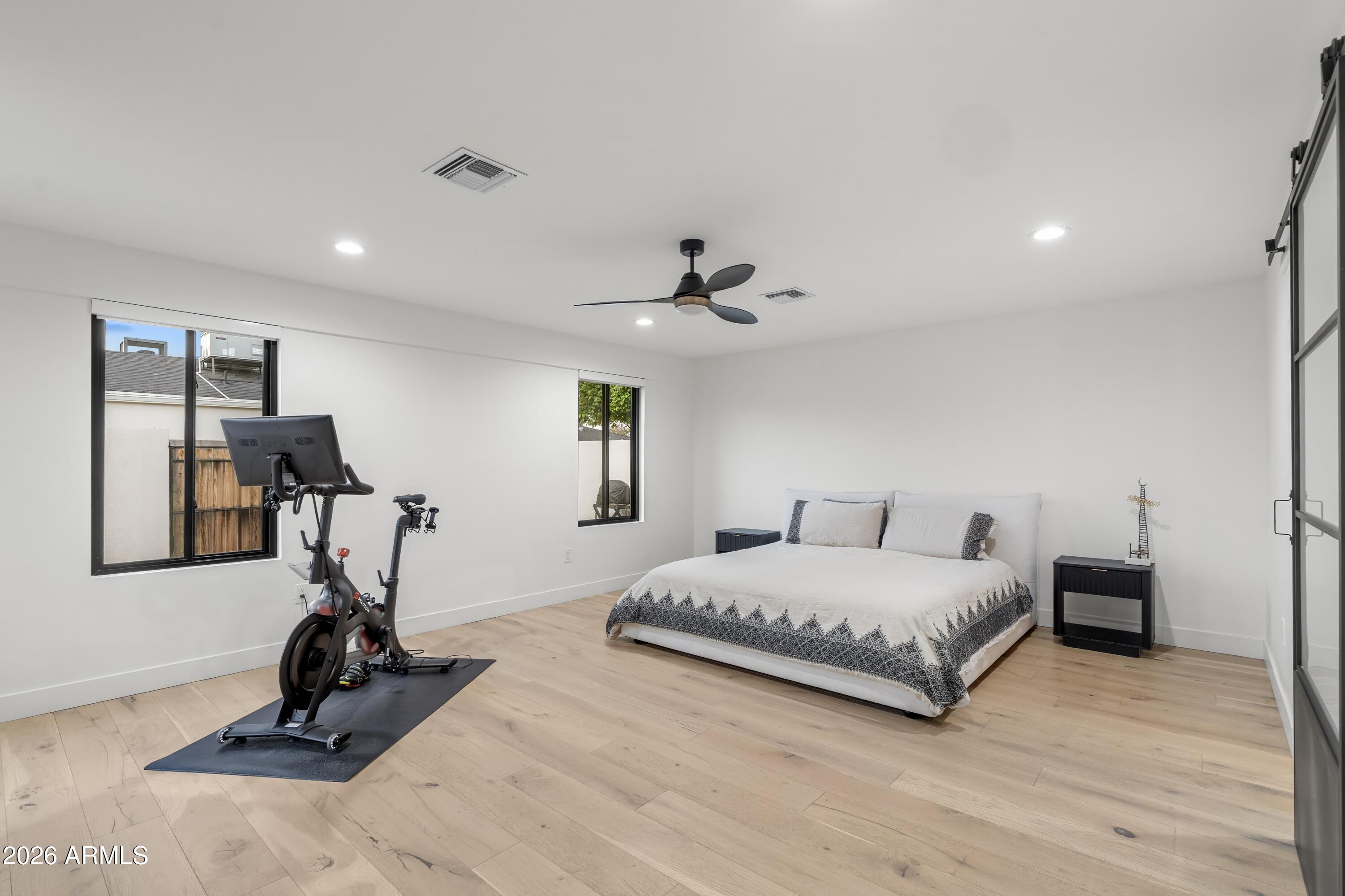 4639 East Osborn Road Phoenix, AZ 85018 - Photo 25 of 58 040_Primary Bedroom