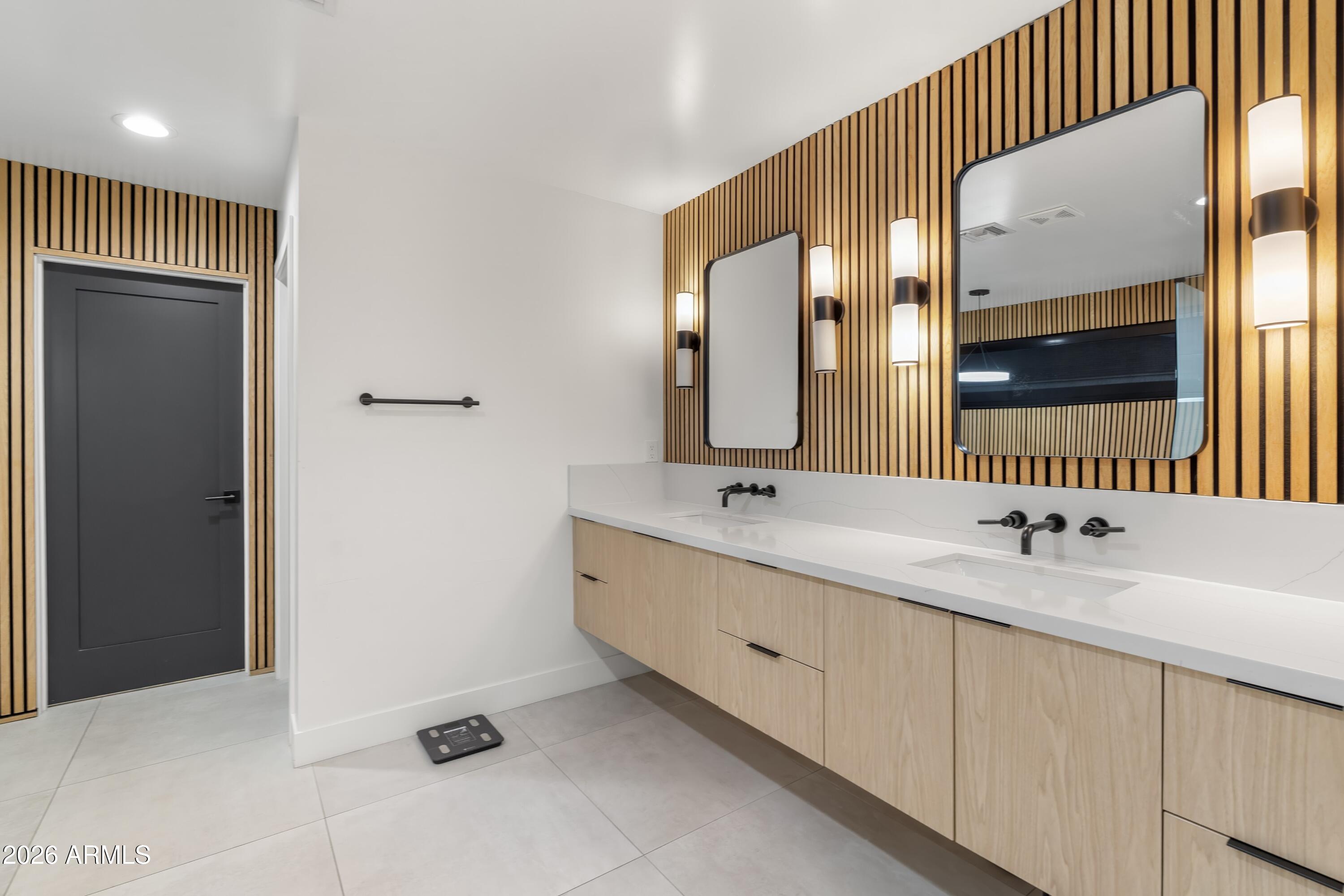 4639 East Osborn Road Phoenix, AZ 85018 - Photo 28 of 58 045_Primary Bathroom