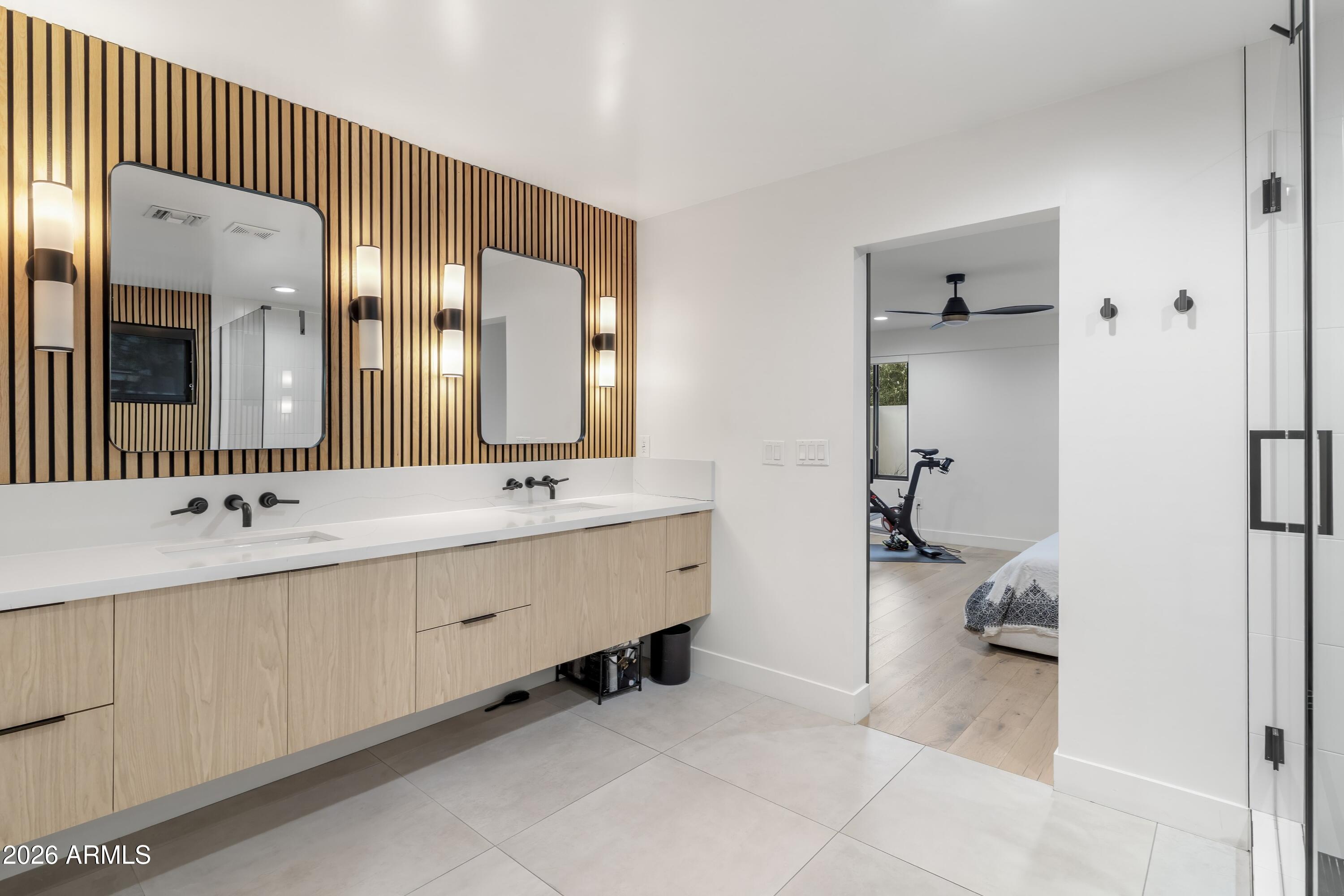 4639 East Osborn Road Phoenix, AZ 85018 - Photo 29 of 58 046_Primary Bathroom