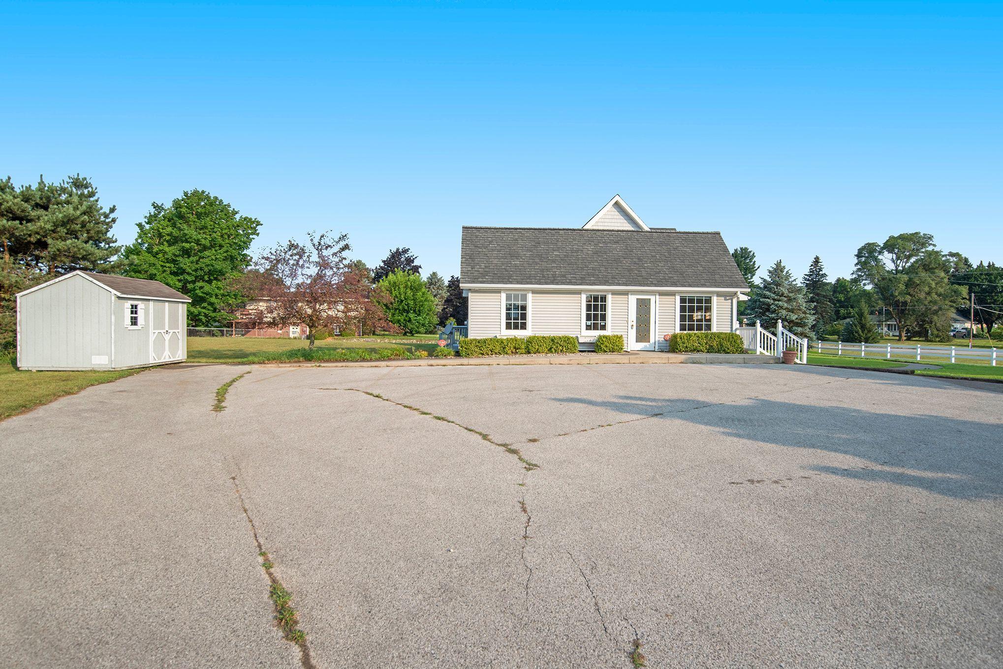 35 South Gordon Road Scottville, MI 49454 - Photo 4 of 25 Drive way