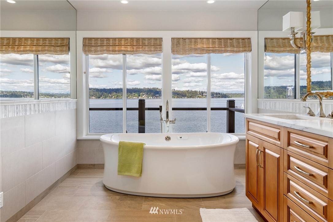 8510 Sand Point Way Northeast Seattle, WA 98115 - Photo 17 of 36 Gallery Image 17