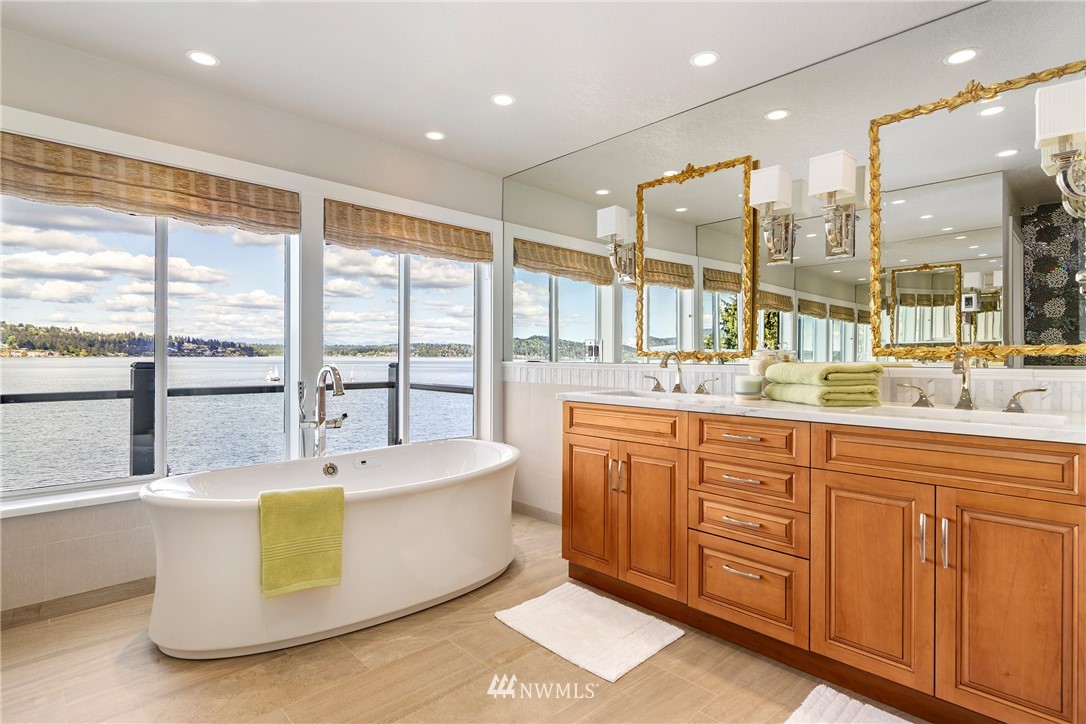 8510 Sand Point Way Northeast Seattle, WA 98115 - Photo 18 of 36 Gallery Image 18