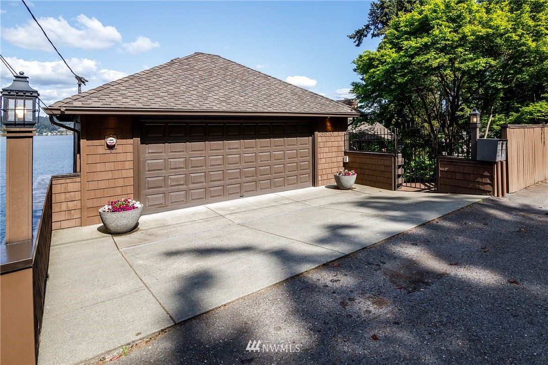 8510 Sand Point Way Northeast Seattle, WA 98115 - Photo 4 of 36 Gallery Image 4