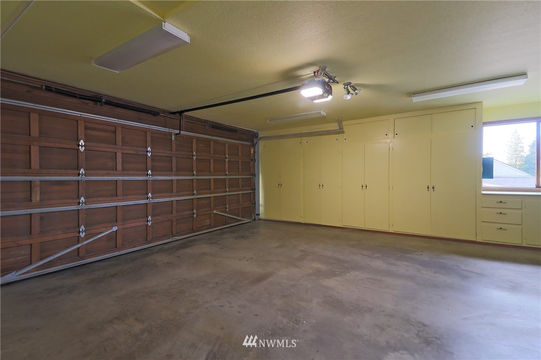 8510 Sand Point Way Northeast Seattle, WA 98115 - Photo 31 of 36 Gallery Image 31