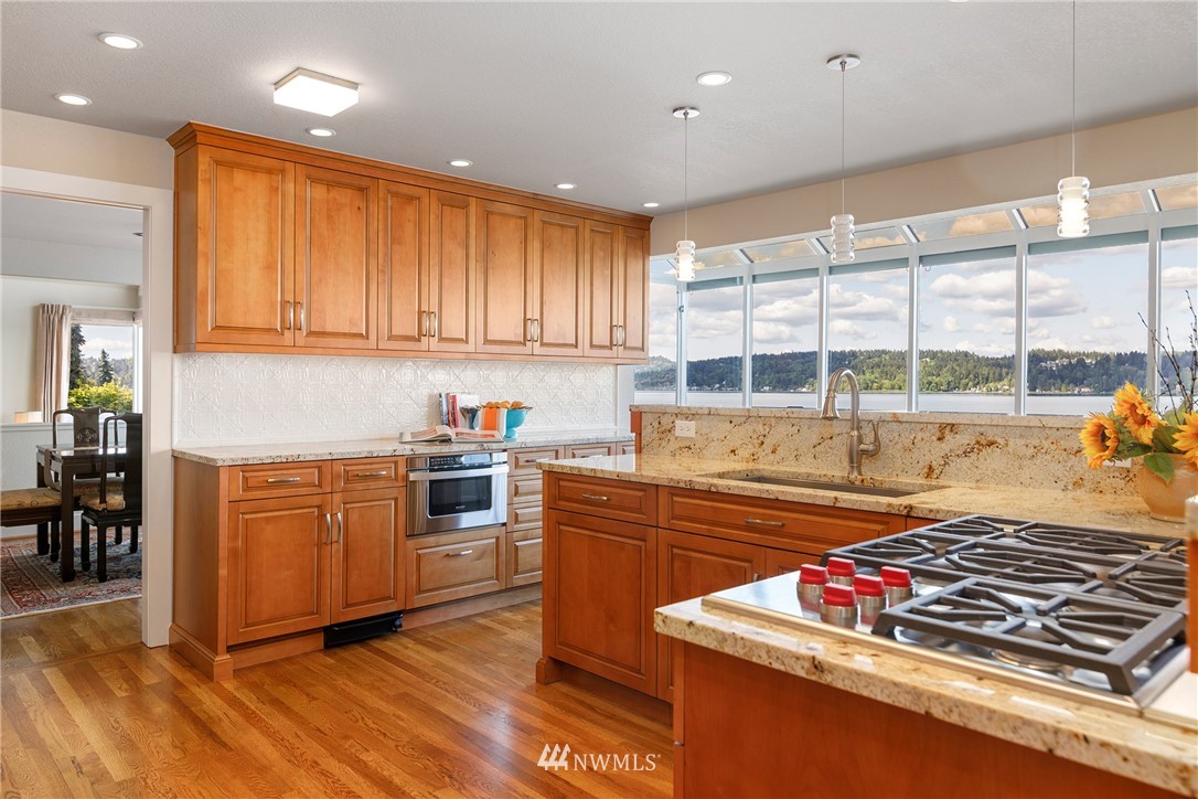 8510 Sand Point Way Northeast Seattle, WA 98115 - Photo 10 of 36 Gallery Image 10