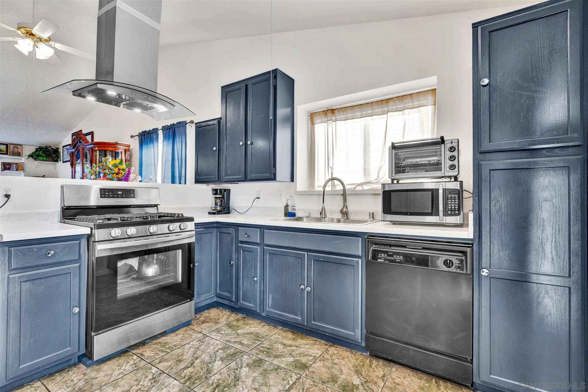 660 Irene Road Oceanside, CA 92057 - Photo 4 of 20 Gallery Image 4