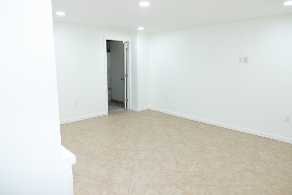 95 Elwyn Street Cranston, RI 02920 - Photo 24 of 41