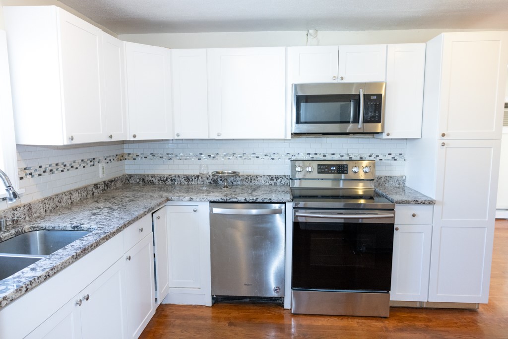 95 Elwyn Street Cranston, RI 02920 - Photo 8 of 41