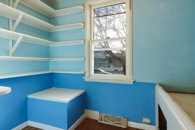 a view of utility room