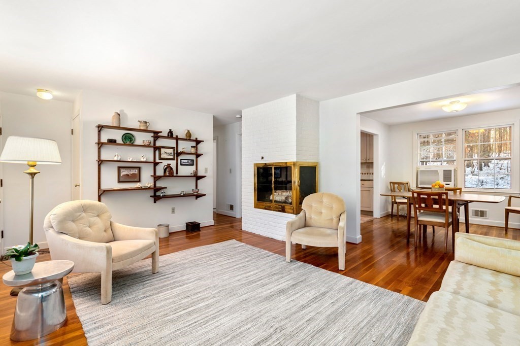 43 Colonial Road Sudbury, MA 01776 - Photo 3 of 37 Gallery Image 3